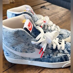 Nike Women’s Blazer Mid ‘77 Washed Denim